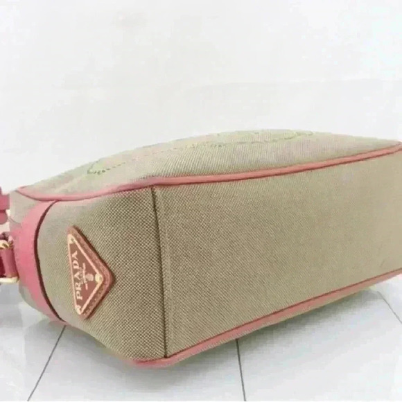 Authentic PRADA PINK JACQUARD CANVAS LOGO
CAMERA BAG - Picture 10 of 15